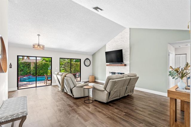 1912 NW 77th Avenue, Margate, FL 33063