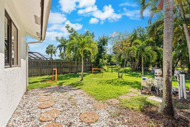 1912 NW 77th Avenue, Margate, FL 33063