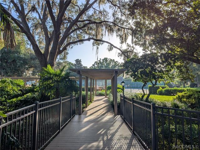 1697 N Wembley Drive, Crystal River, FL 34429