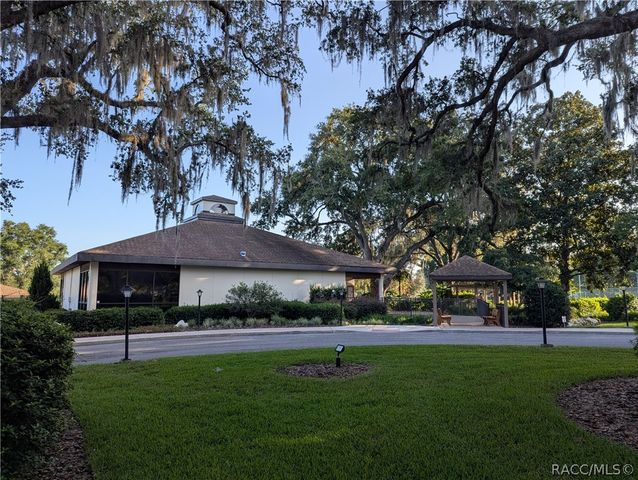 1697 N Wembley Drive, Crystal River, FL 34429