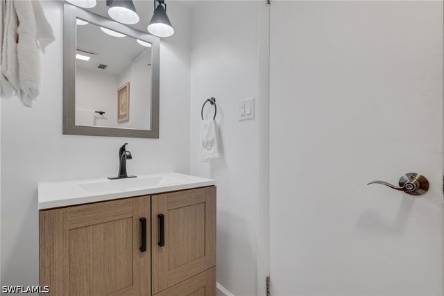 788 Park Shore DR E14, Naples, FL 34103