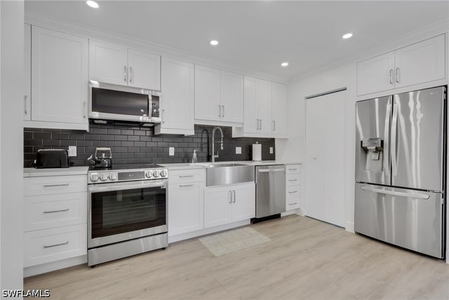 788 Park Shore DR E14, Naples, FL 34103