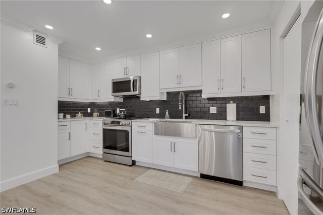788 Park Shore DR E14, Naples, FL 34103