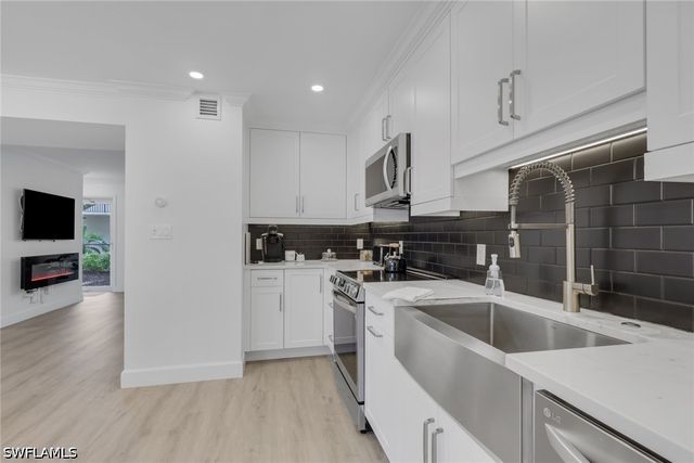 788 Park Shore DR E14, Naples, FL 34103