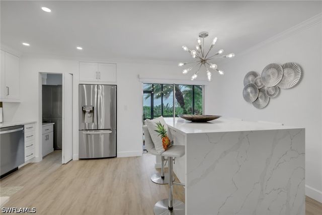 788 Park Shore DR E14, Naples, FL 34103