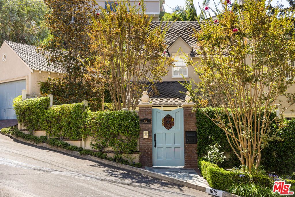 1612 Sunset Plaza Drive, Los Angeles, CA 90069