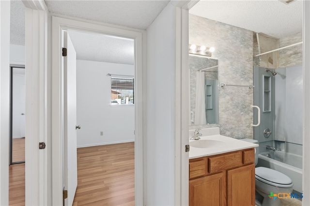 516 N King Street 301, Seguin, TX 78155