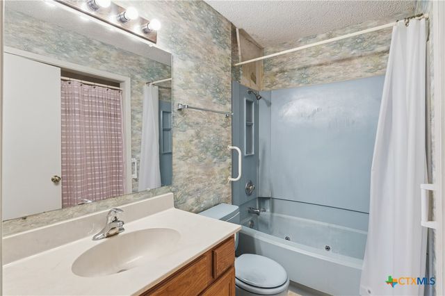 516 N King Street 301, Seguin, TX 78155