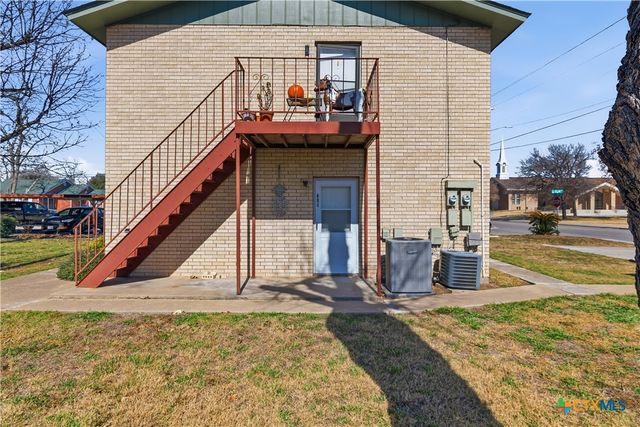 516 N King Street 301, Seguin, TX 78155