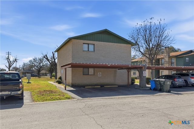 516 N King Street 301, Seguin, TX 78155