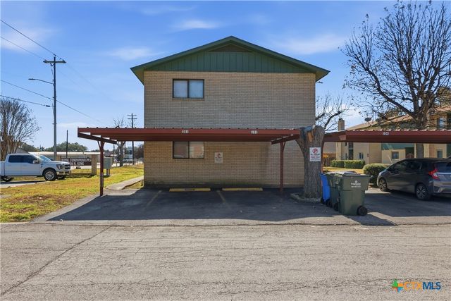 516 N King Street 301, Seguin, TX 78155