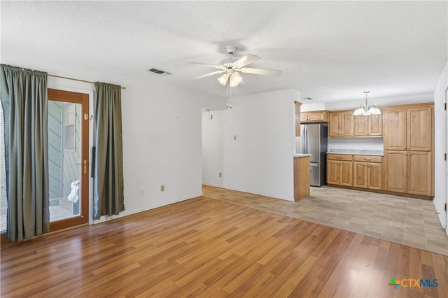 516 N King Street 301, Seguin, TX 78155