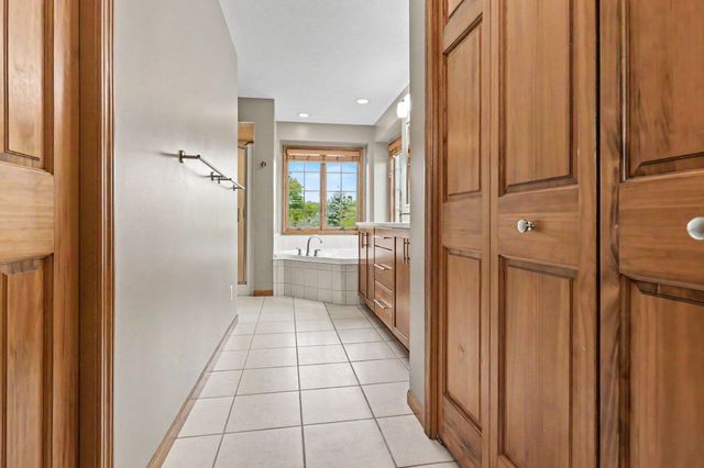 1425 Old Farm Lane, St. Joseph, MI 49085
