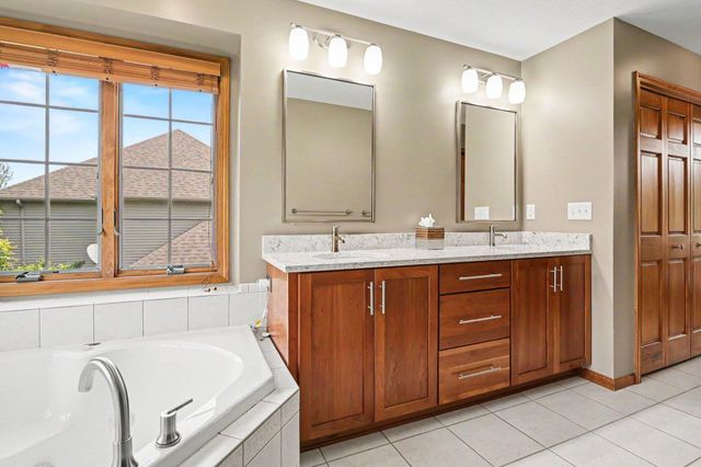 1425 Old Farm Lane, St. Joseph, MI 49085