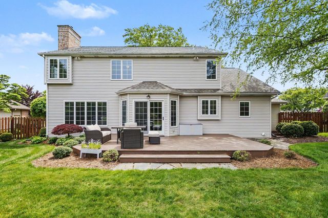 1425 Old Farm Lane, St. Joseph, MI 49085