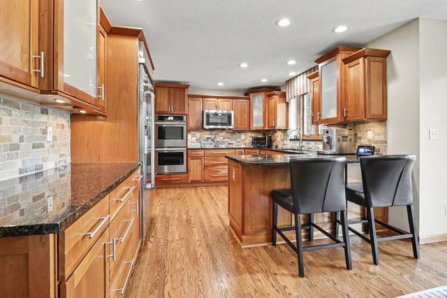 1425 Old Farm Lane, St. Joseph, MI 49085