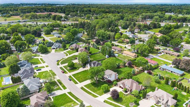 1425 Old Farm Lane, St. Joseph, MI 49085
