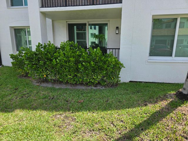 701 Villa Circle, Boynton Beach, FL 33435