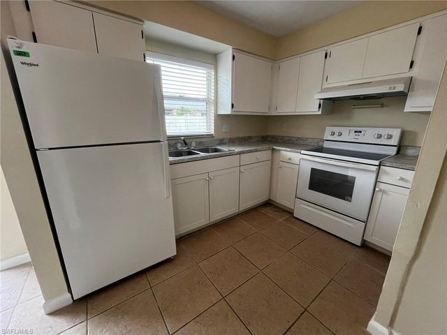 606 Hancock Bridge PKWY, Cape Coral, FL 33990