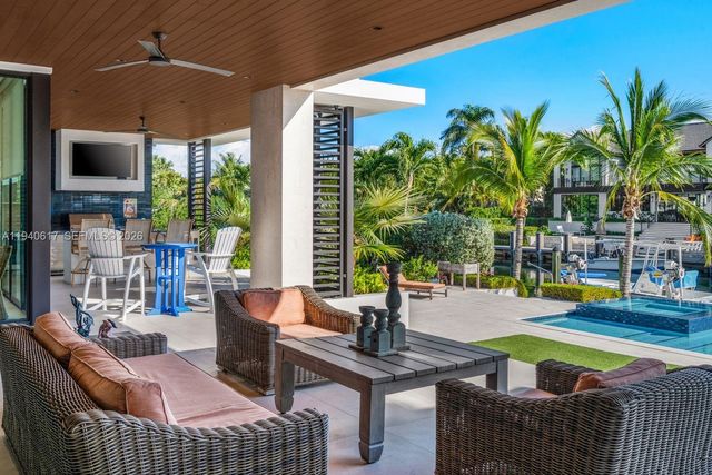 6853 Sunrise Ct, Coral Gables, FL 33133