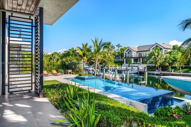 6853 Sunrise Ct, Coral Gables, FL 33133