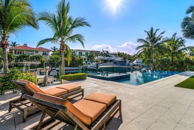 6853 Sunrise Ct, Coral Gables, FL 33133