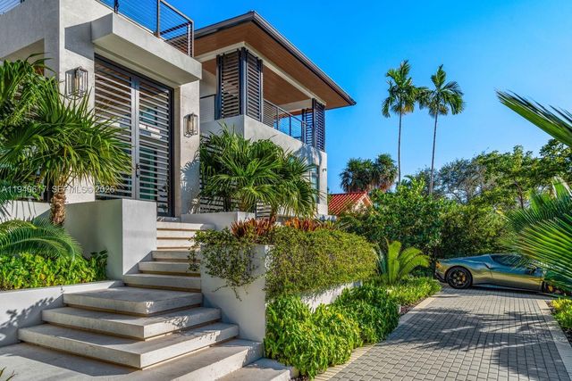 6853 Sunrise Ct, Coral Gables, FL 33133