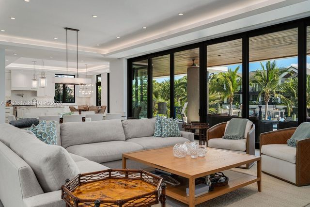 6853 Sunrise Ct, Coral Gables, FL 33133