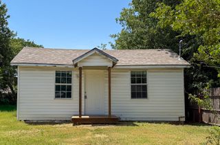 1104 N Mill Street, Bowie, TX 76230