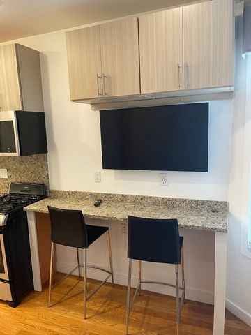 16 5th 8, Chelsea, MA 02150