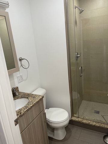 16 5th 8, Chelsea, MA 02150