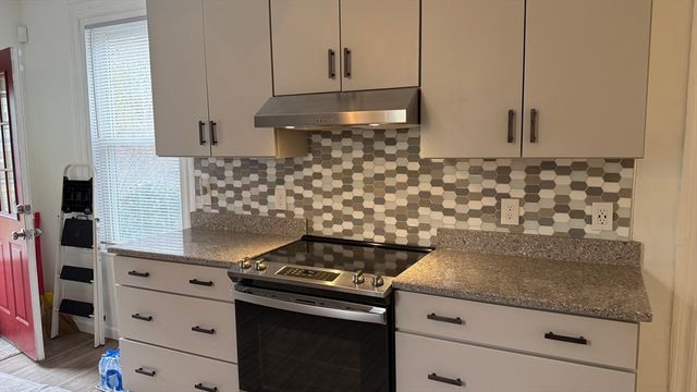 38 Bailey St, Boston, MA 02124