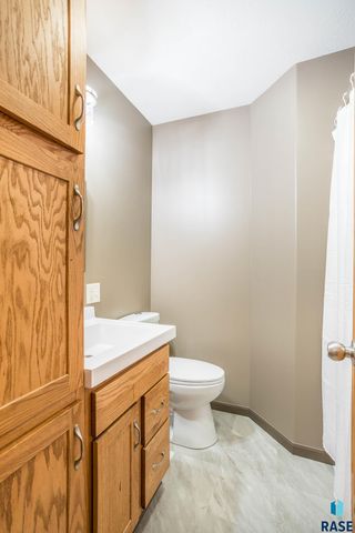 5303 E Lake Placid Cir Circle, Sioux Falls, SD 57110