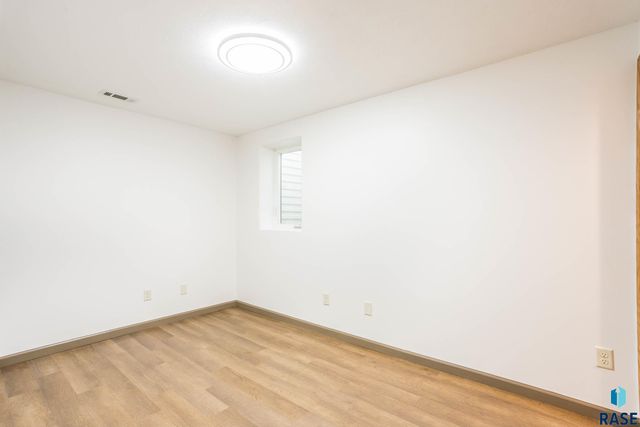 5303 E Lake Placid Cir Circle, Sioux Falls, SD 57110