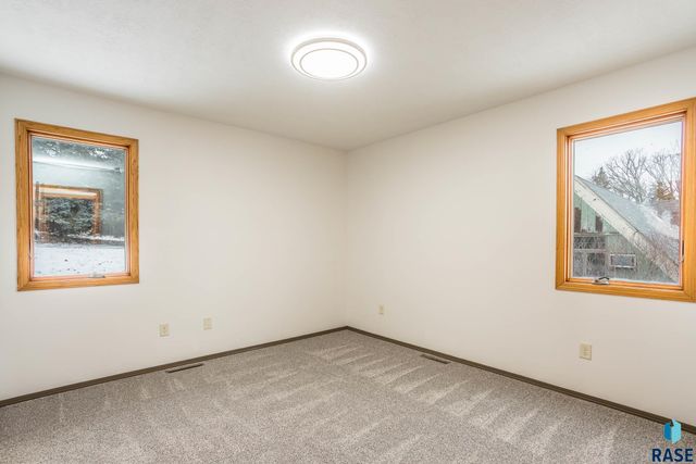 5303 E Lake Placid Cir Circle, Sioux Falls, SD 57110