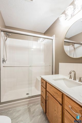 5303 E Lake Placid Cir Circle, Sioux Falls, SD 57110