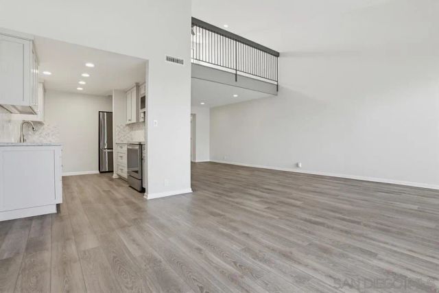 2564 Navarra Dr 206, Carlsbad, CA 92009
