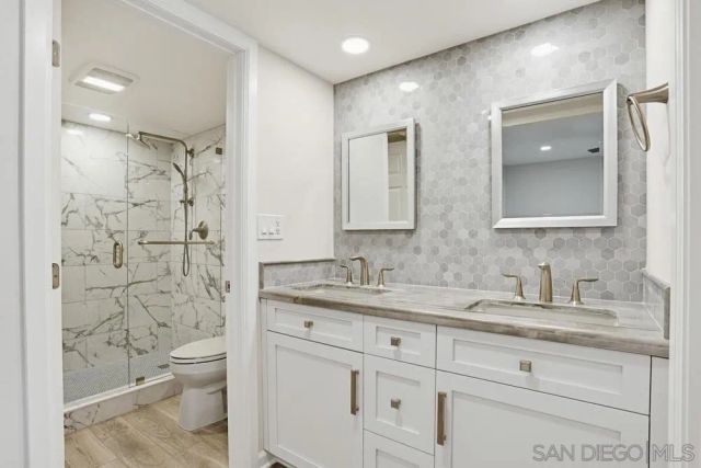 2564 Navarra Dr 206, Carlsbad, CA 92009