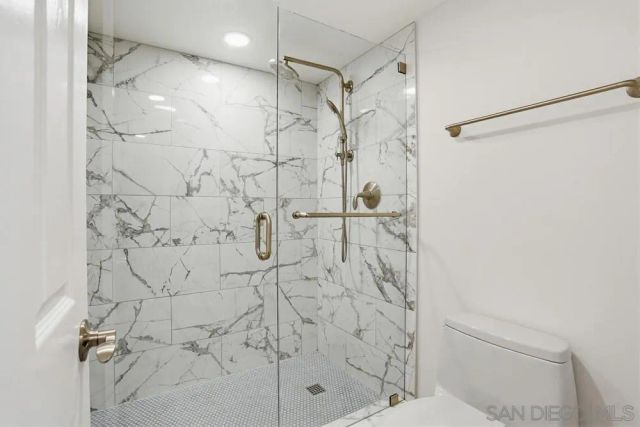 2564 Navarra Dr 206, Carlsbad, CA 92009