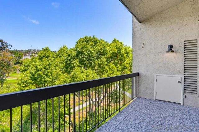 2564 Navarra Dr 206, Carlsbad, CA 92009