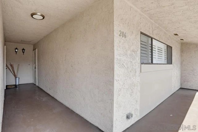 2564 Navarra Dr 206, Carlsbad, CA 92009