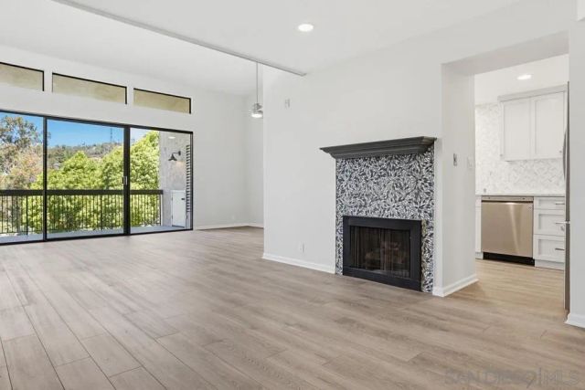 2564 Navarra Dr 206, Carlsbad, CA 92009