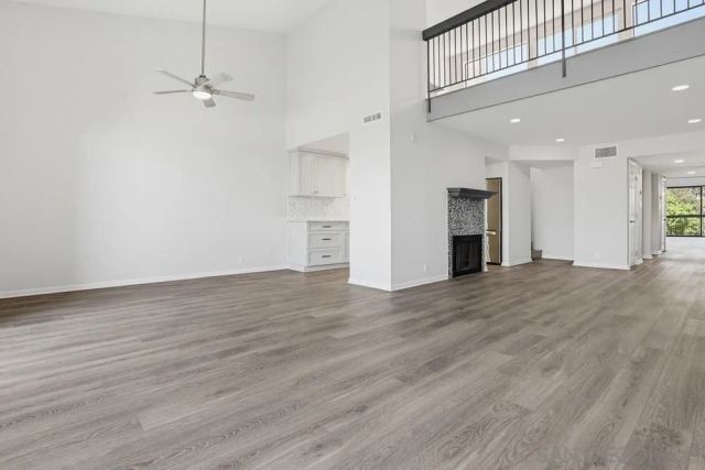 2564 Navarra Dr 206, Carlsbad, CA 92009