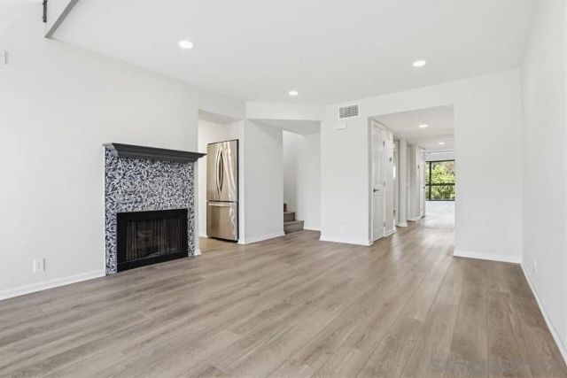 2564 Navarra Dr 206, Carlsbad, CA 92009