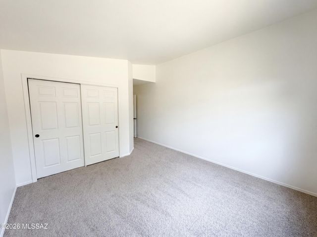 1067 E Lyle Canyon Drive, Sahuarita, AZ 85629
