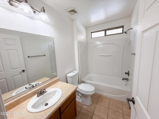 1067 E Lyle Canyon Drive, Sahuarita, AZ 85629