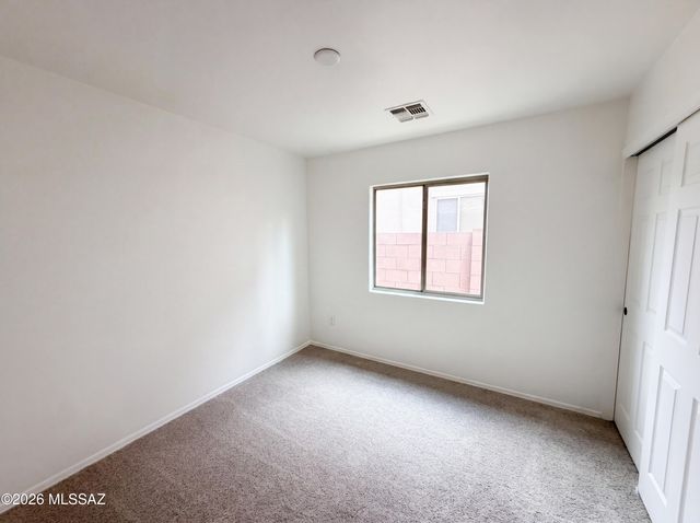 1067 E Lyle Canyon Drive, Sahuarita, AZ 85629