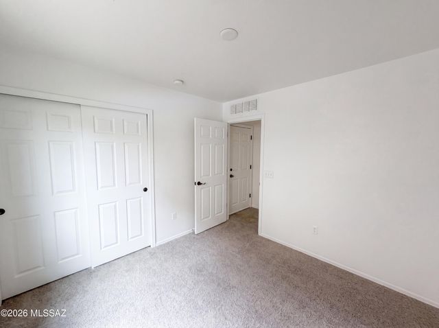 1067 E Lyle Canyon Drive, Sahuarita, AZ 85629