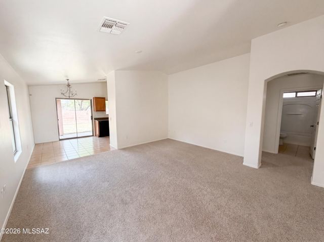 1067 E Lyle Canyon Drive, Sahuarita, AZ 85629