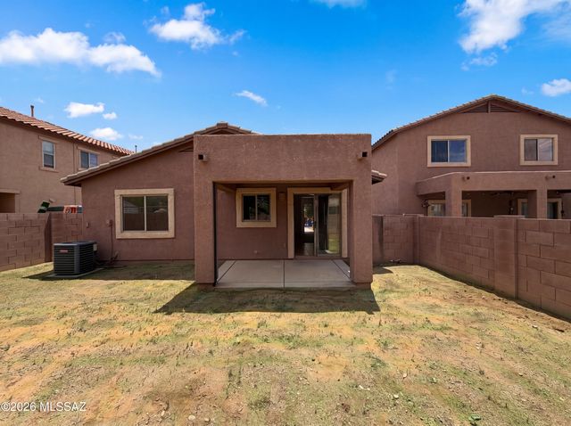 1067 E Lyle Canyon Drive, Sahuarita, AZ 85629